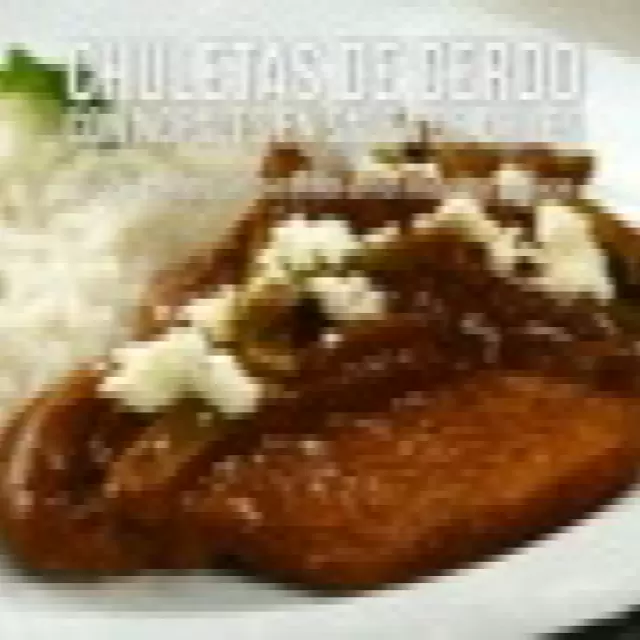 Chuletas de cerdo con nopales en salsa de chiles 962
