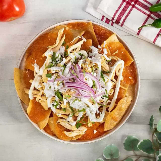 Chilaquiles Rojos con Pollo