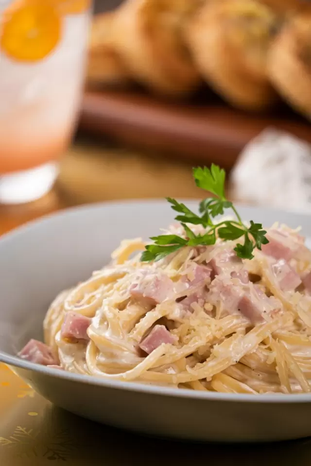 Three-Cheese Spaghetti with Ham